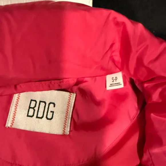 URBAN OUTFITTERS BDG PUFFER VEST - Picture 2 of 2